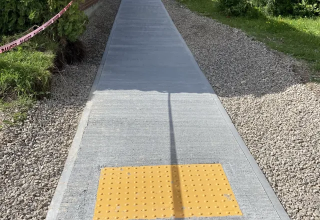 Tactile warning plate at the street edge — Service Ontario